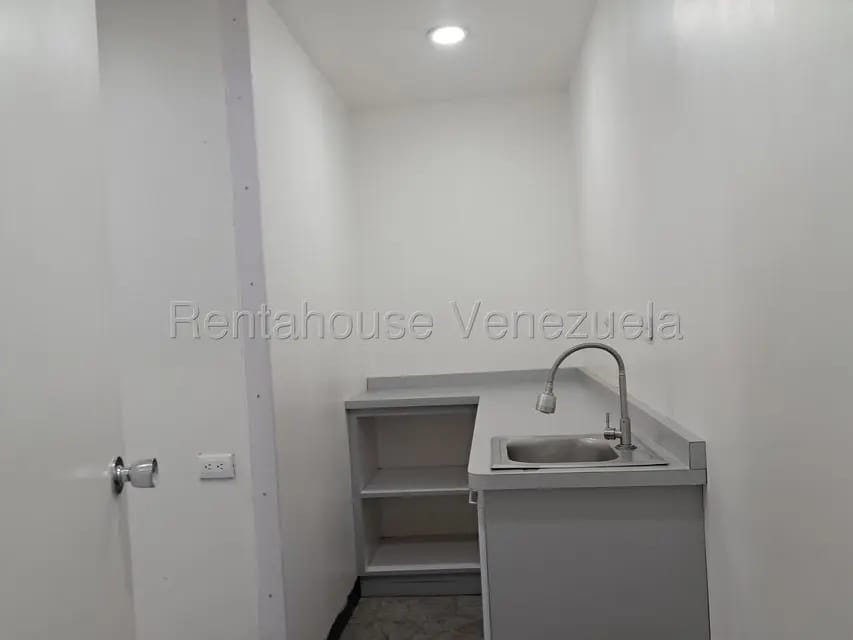 Comercial (Local Comercial) en Venta en La Urbina, Distrito Metropolitano - 6
