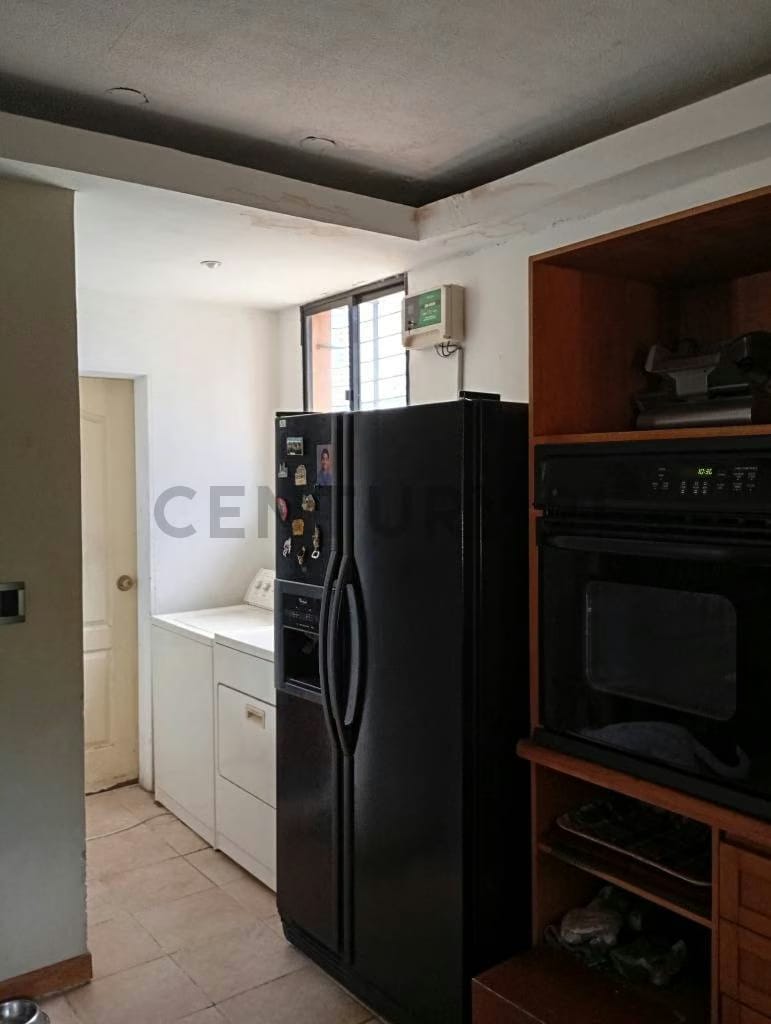 Amplia Casa, con fines residencial y comercial. - 15