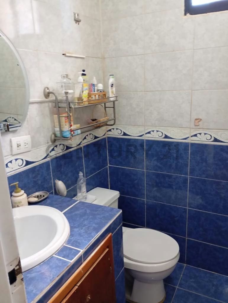 Amplia Casa, con fines residencial y comercial. - 24