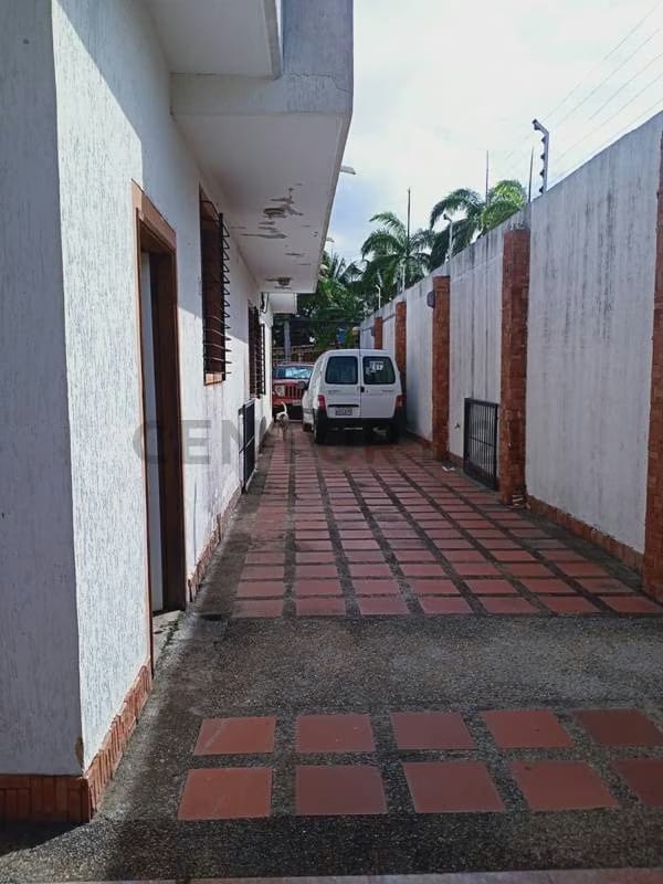 Amplia Casa, con fines residencial y comercial. - 9