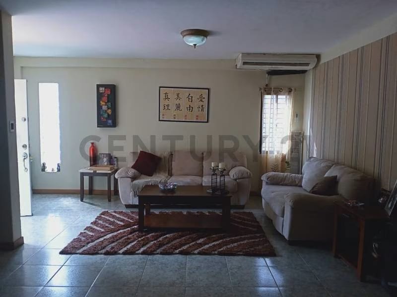 Amplia Casa, con fines residencial y comercial. - 10
