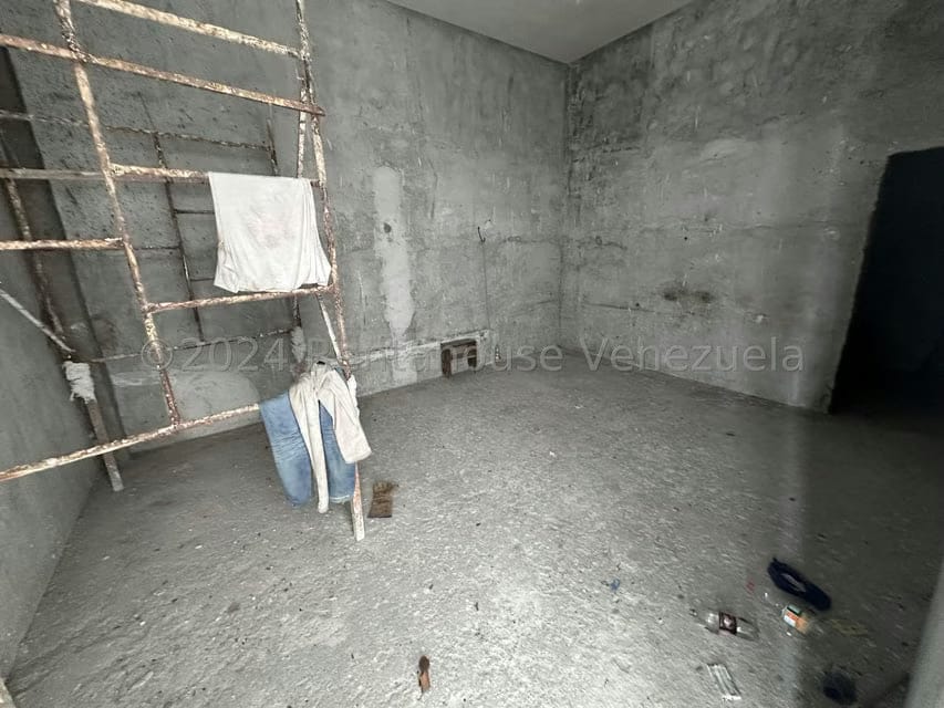 Casa (1 Nivel) en Venta en Prados del Este, Distrito Metropolitano - 35