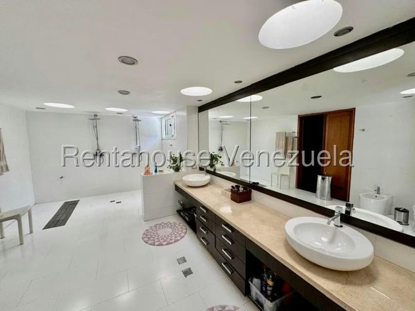Casa (Multipes Niveles) en Venta en La Lagunita Country Club, Distrito Metropolitano - 34