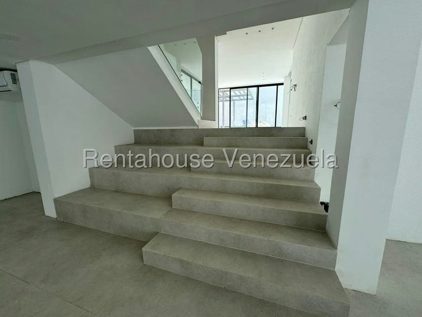 Casa (Duplex) en Venta en Prados del Este, Distrito Metropolitano - 11