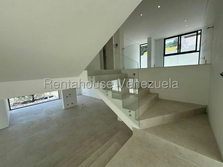 Casa (Duplex) en Venta en Prados del Este, Distrito Metropolitano - 12
