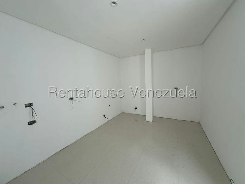 Casa (Duplex) en Venta en Prados del Este, Distrito Metropolitano - 17