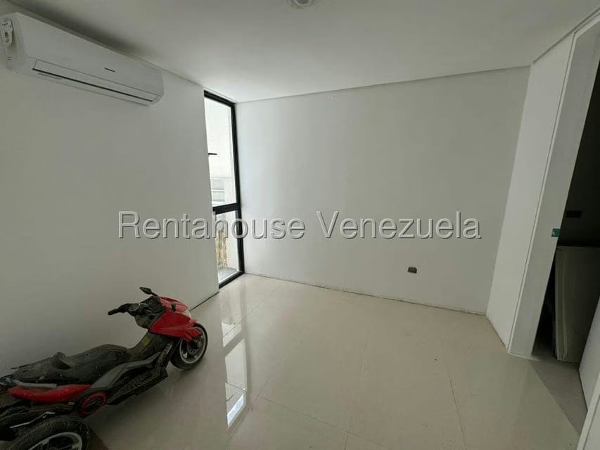 Casa (Duplex) en Venta en Prados del Este, Distrito Metropolitano - 20