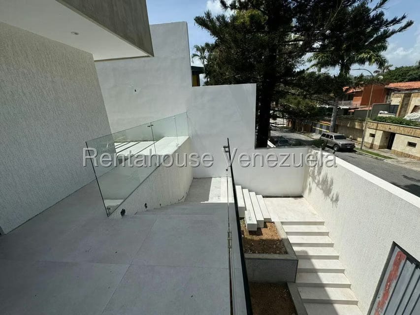Casa (Duplex) en Venta en Prados del Este, Distrito Metropolitano - 3