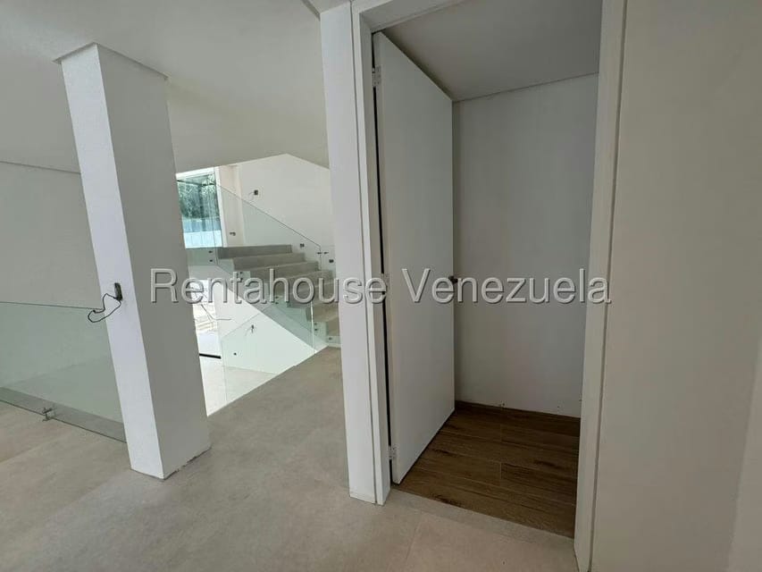 Casa (Duplex) en Venta en Prados del Este, Distrito Metropolitano - 29