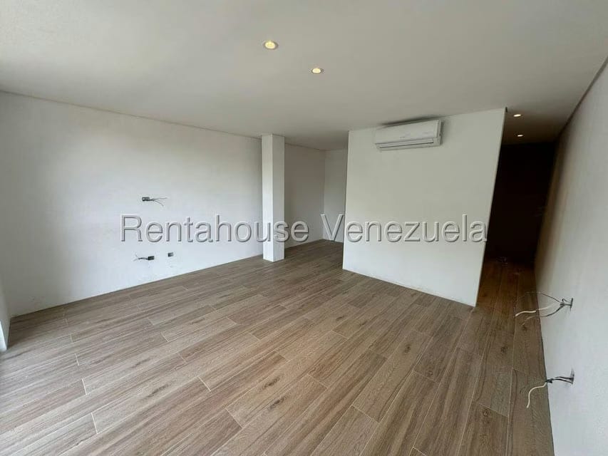 Casa (Duplex) en Venta en Prados del Este, Distrito Metropolitano - 33