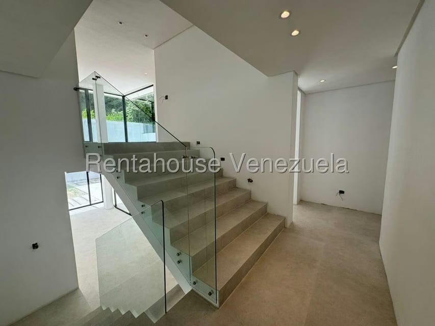 Casa (Duplex) en Venta en Prados del Este, Distrito Metropolitano - 34