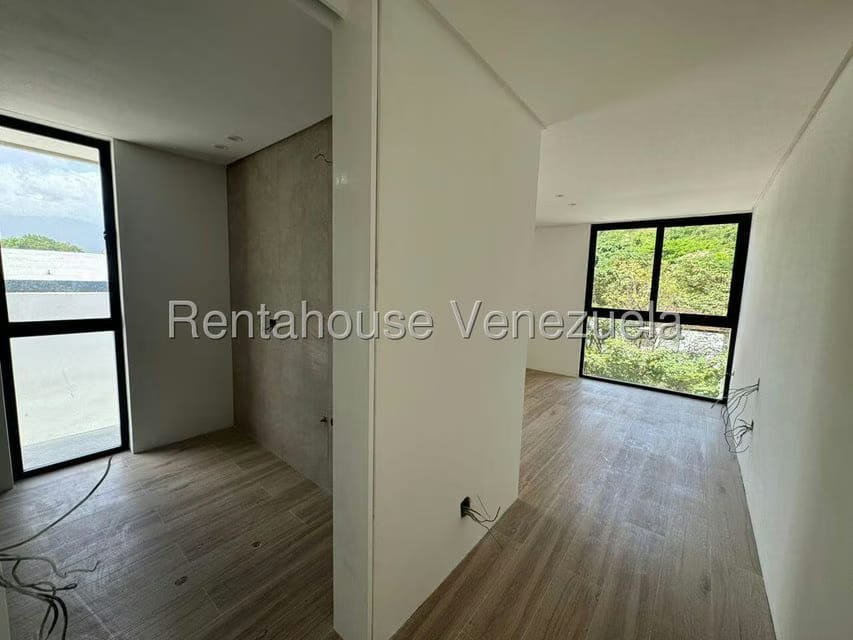 Casa (Duplex) en Venta en Prados del Este, Distrito Metropolitano - 35