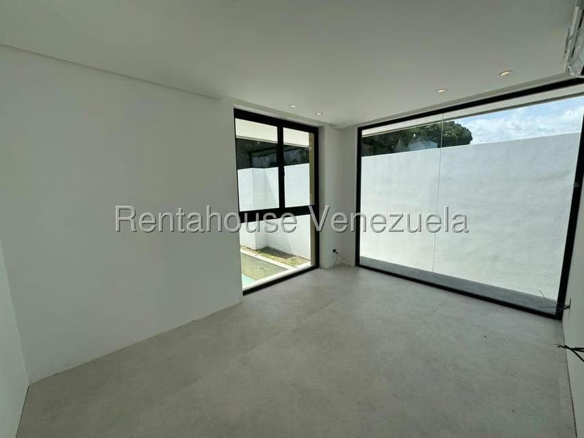 Casa (Duplex) en Venta en Prados del Este, Distrito Metropolitano - 37
