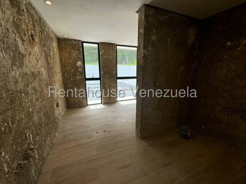 Casa (Duplex) en Venta en Prados del Este, Distrito Metropolitano - 41