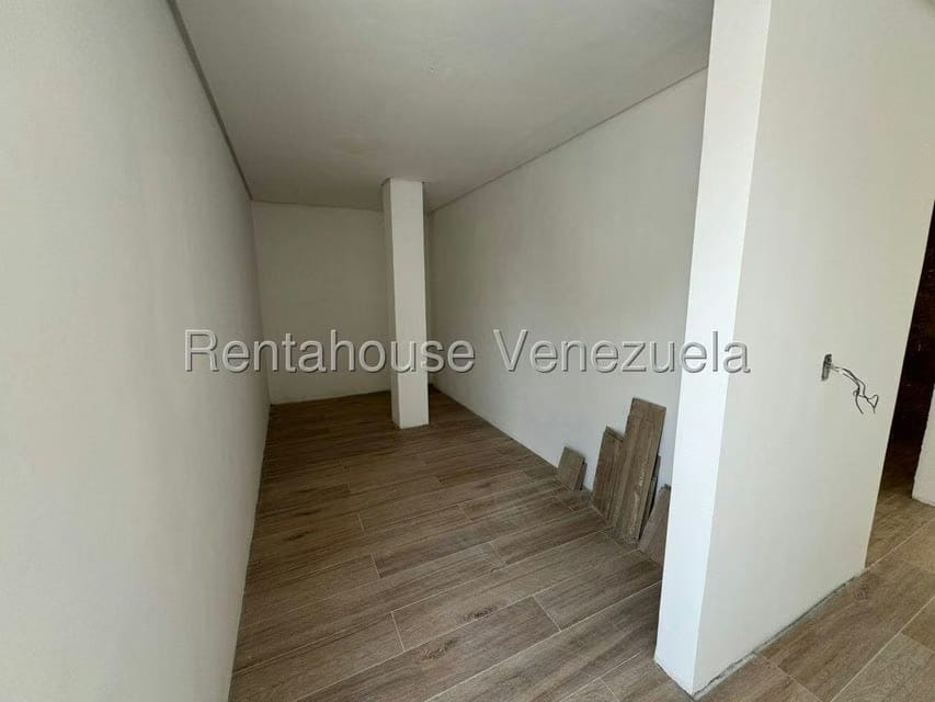 Casa (Duplex) en Venta en Prados del Este, Distrito Metropolitano - 42