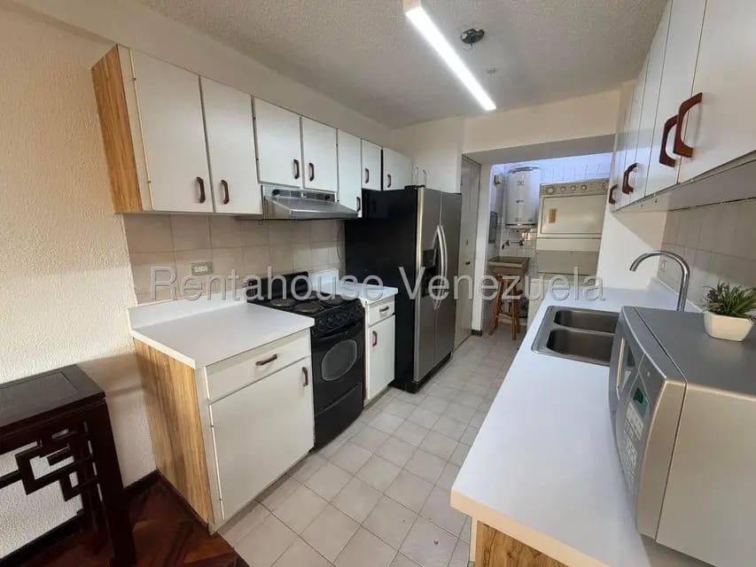 Apartamento (1 Nivel) en Alquiler en Colinas de Bello Monte, Distrito Metropolitano - 12