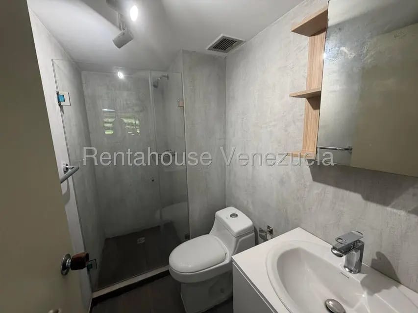 Apartamento (1 Nivel) en Alquiler en Colinas de Bello Monte, Distrito Metropolitano - 15