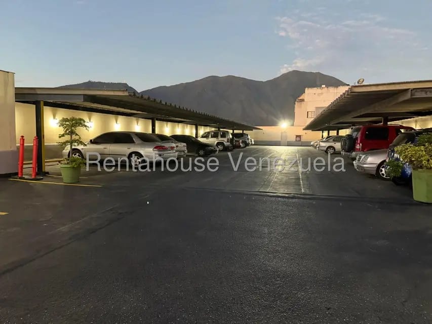 Apartamento (1 Nivel) en Alquiler en Colinas de Bello Monte, Distrito Metropolitano - 21