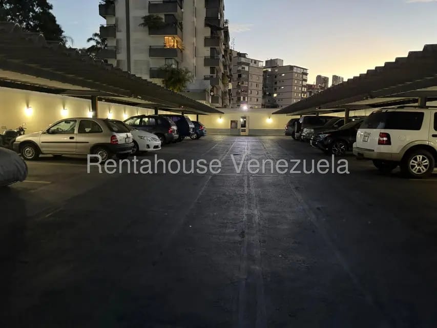Apartamento (1 Nivel) en Alquiler en Colinas de Bello Monte, Distrito Metropolitano - 23