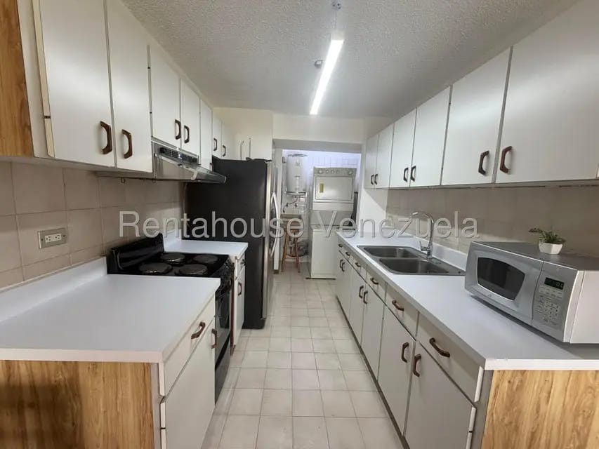 Apartamento (1 Nivel) en Alquiler en Colinas de Bello Monte, Distrito Metropolitano - 10