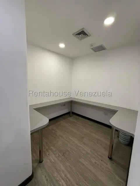 Comercial (Oficina) en Alquiler en Parroquia Santa Rosalia, Distrito Metropolitano - 11