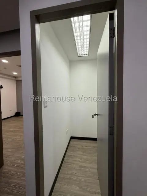 Comercial (Oficina) en Alquiler en Parroquia Santa Rosalia, Distrito Metropolitano - 12