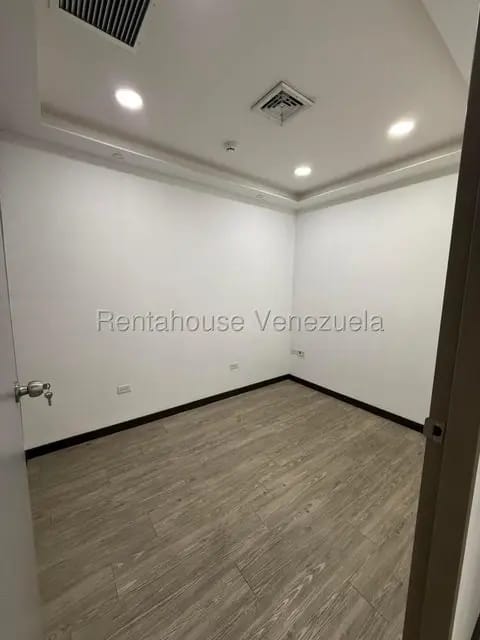 Comercial (Oficina) en Alquiler en Parroquia Santa Rosalia, Distrito Metropolitano - 16