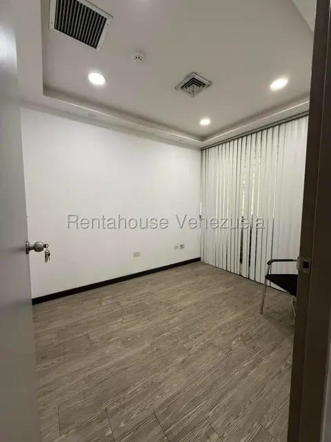 Comercial (Oficina) en Alquiler en Parroquia Santa Rosalia, Distrito Metropolitano - 17