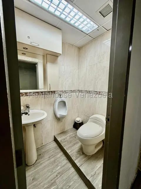 Comercial (Oficina) en Alquiler en Parroquia Santa Rosalia, Distrito Metropolitano - 7