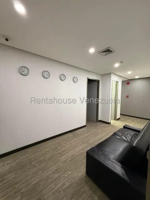 Comercial (Oficina) en Alquiler en Parroquia Santa Rosalia, Distrito Metropolitano - 8