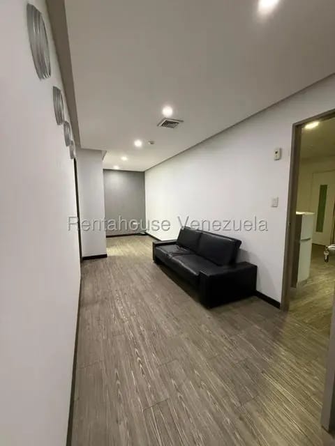 Comercial (Oficina) en Alquiler en Parroquia Santa Rosalia, Distrito Metropolitano - 9