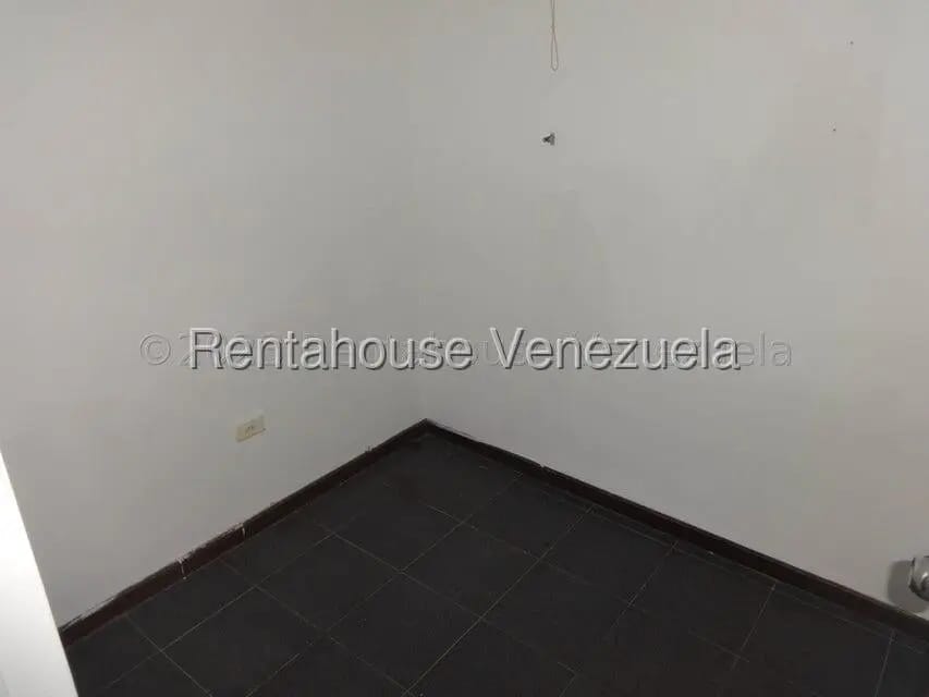 Apartamento (1 Nivel) en Alquiler en Las Esmeraldas, Distrito Metropolitano - 11