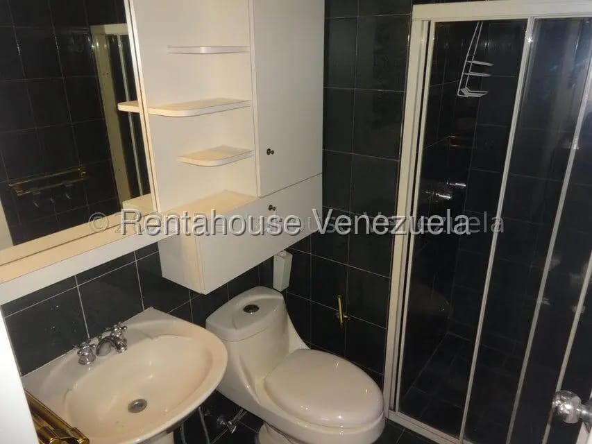 Apartamento (1 Nivel) en Alquiler en Las Esmeraldas, Distrito Metropolitano - 13