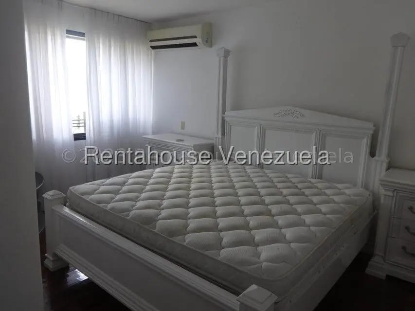 Apartamento (1 Nivel) en Alquiler en Las Esmeraldas, Distrito Metropolitano - 16