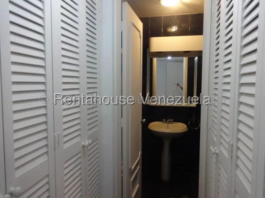 Apartamento (1 Nivel) en Alquiler en Las Esmeraldas, Distrito Metropolitano - 18