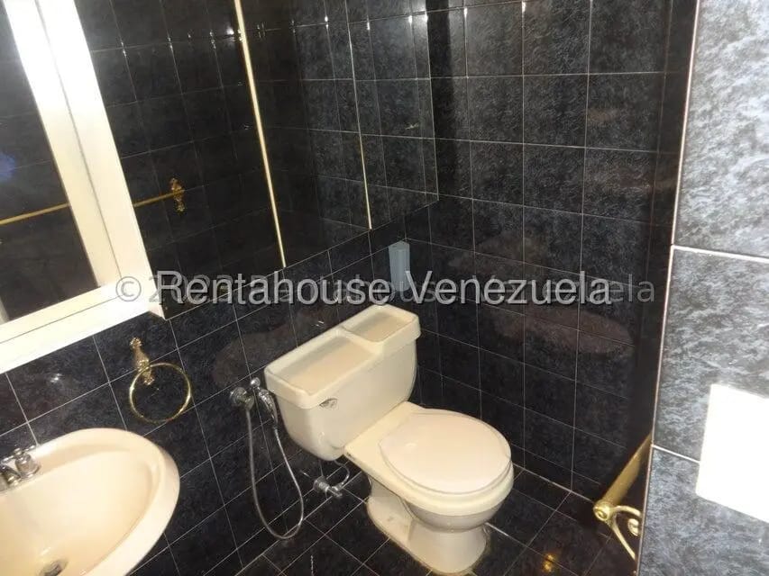 Apartamento (1 Nivel) en Alquiler en Las Esmeraldas, Distrito Metropolitano - 19