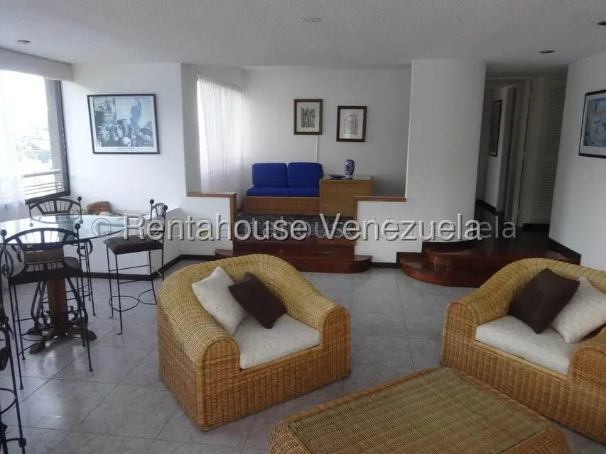 Apartamento (1 Nivel) en Alquiler en Las Esmeraldas, Distrito Metropolitano - 3