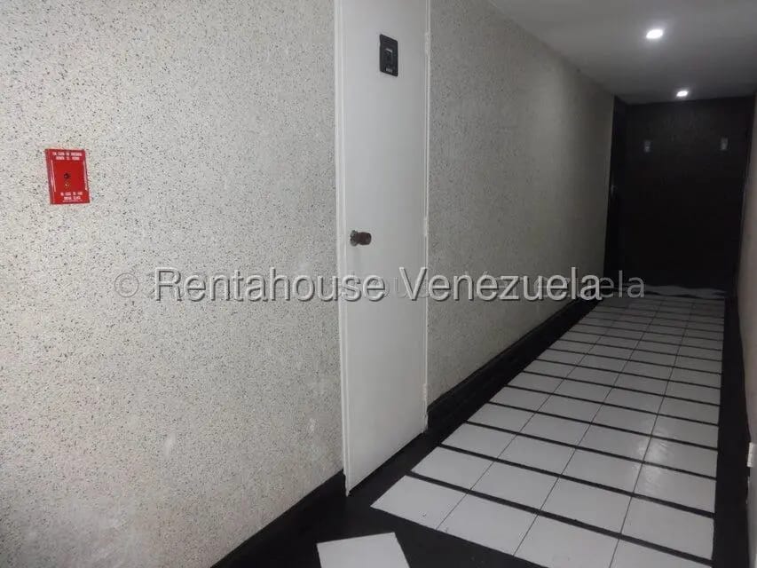 Apartamento (1 Nivel) en Alquiler en Las Esmeraldas, Distrito Metropolitano - 22