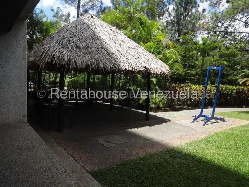 Apartamento (1 Nivel) en Alquiler en Las Esmeraldas, Distrito Metropolitano - 23