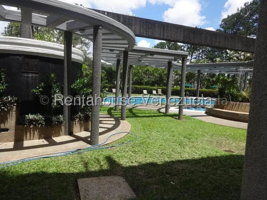 Apartamento (1 Nivel) en Alquiler en Las Esmeraldas, Distrito Metropolitano - 24