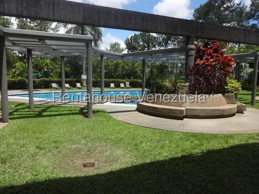 Apartamento (1 Nivel) en Alquiler en Las Esmeraldas, Distrito Metropolitano - 25