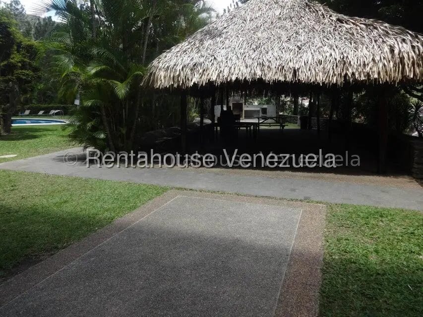 Apartamento (1 Nivel) en Alquiler en Las Esmeraldas, Distrito Metropolitano - 26