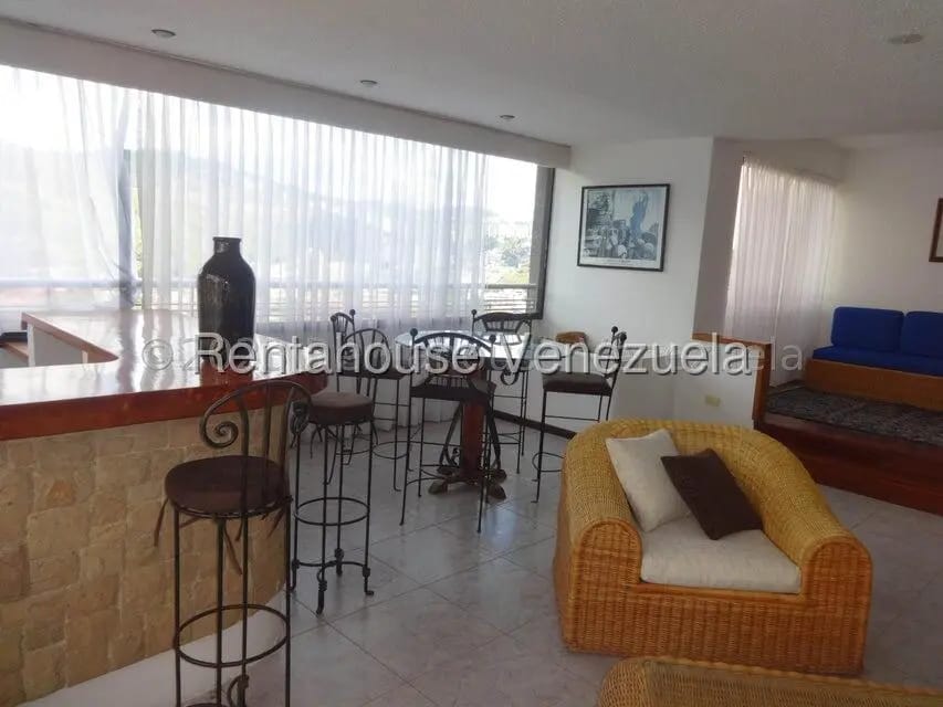 Apartamento (1 Nivel) en Alquiler en Las Esmeraldas, Distrito Metropolitano - 4