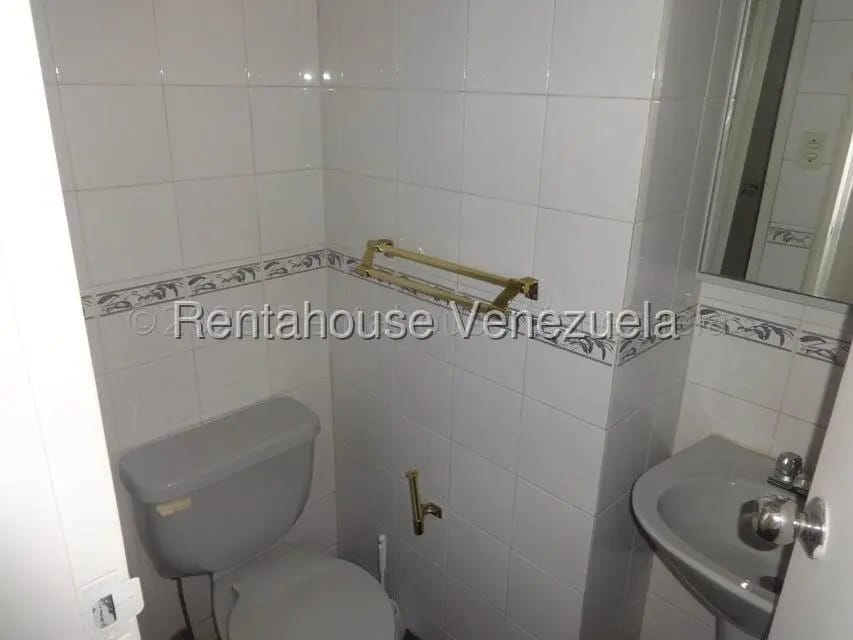 Apartamento (1 Nivel) en Alquiler en Las Esmeraldas, Distrito Metropolitano - 10