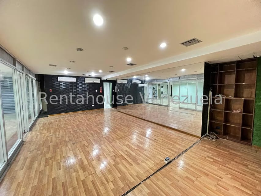 Comercial (Local Comercial) en Alquiler en Los Palos Grandes, Distrito Metropolitano - 2