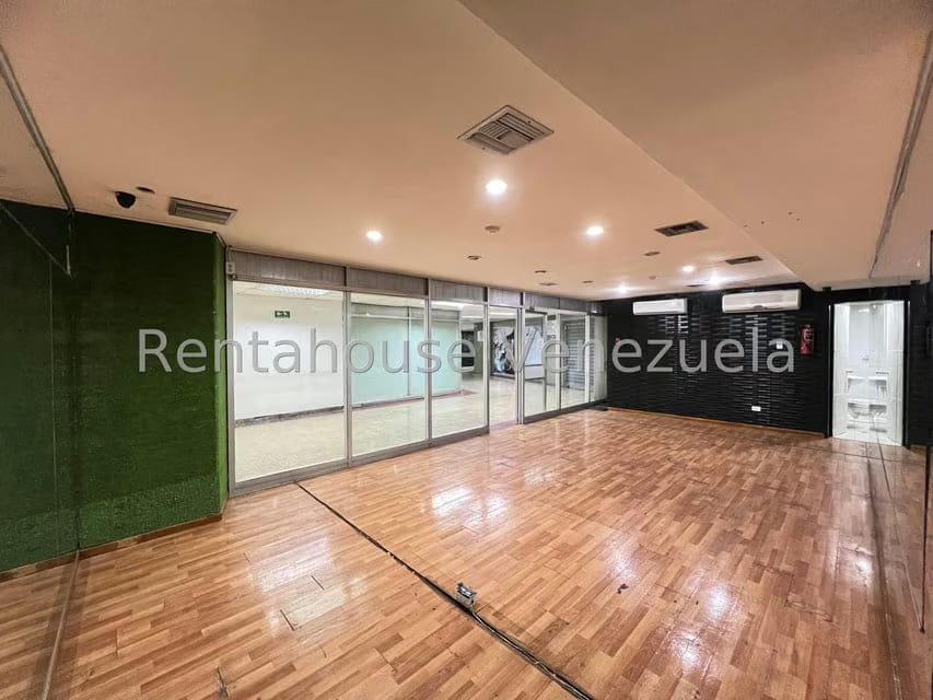 Comercial (Local Comercial) en Alquiler en Los Palos Grandes, Distrito Metropolitano - 3