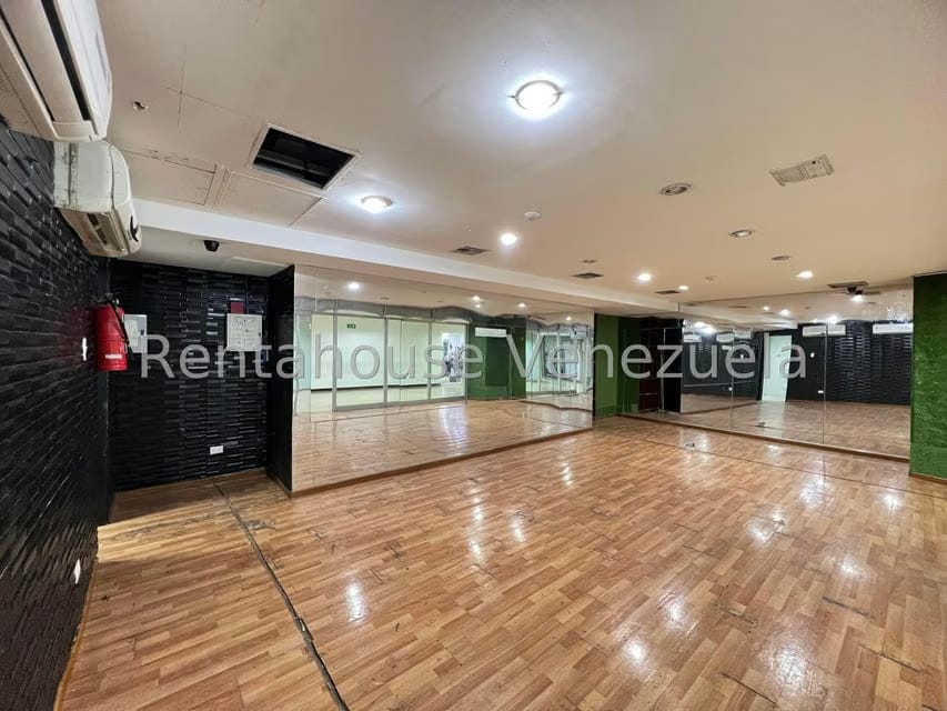 Comercial (Local Comercial) en Alquiler en Los Palos Grandes, Distrito Metropolitano - 4