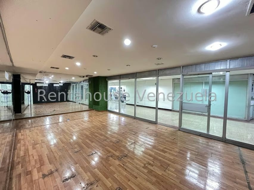 Comercial (Local Comercial) en Alquiler en Los Palos Grandes, Distrito Metropolitano - 5