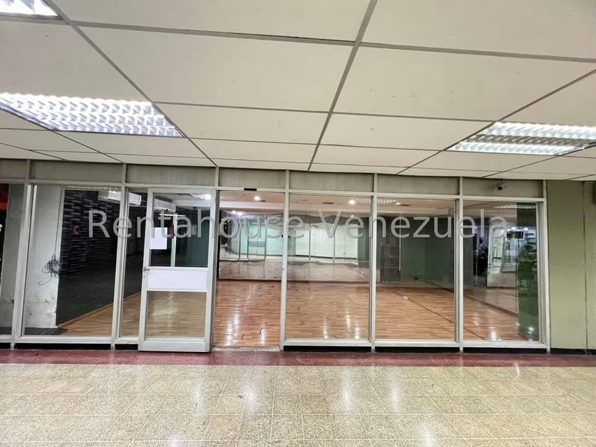 Comercial (Local Comercial) en Alquiler en Los Palos Grandes, Distrito Metropolitano - 7