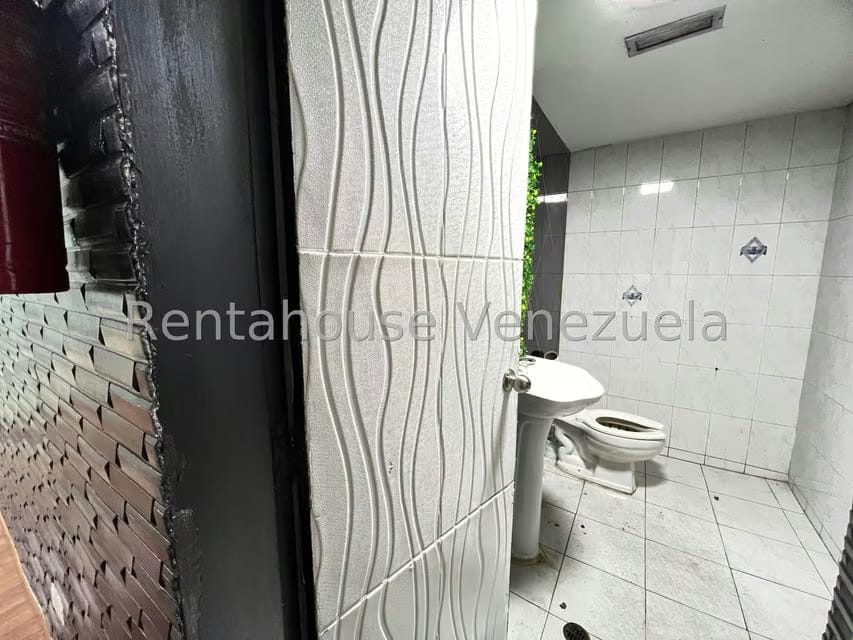 Comercial (Local Comercial) en Alquiler en Los Palos Grandes, Distrito Metropolitano - 8